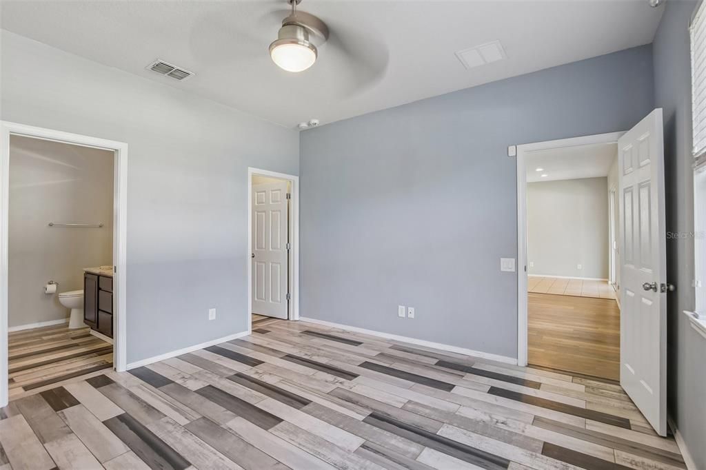 For Sale: $299,900 (3 beds, 2 baths, 1443 Square Feet)