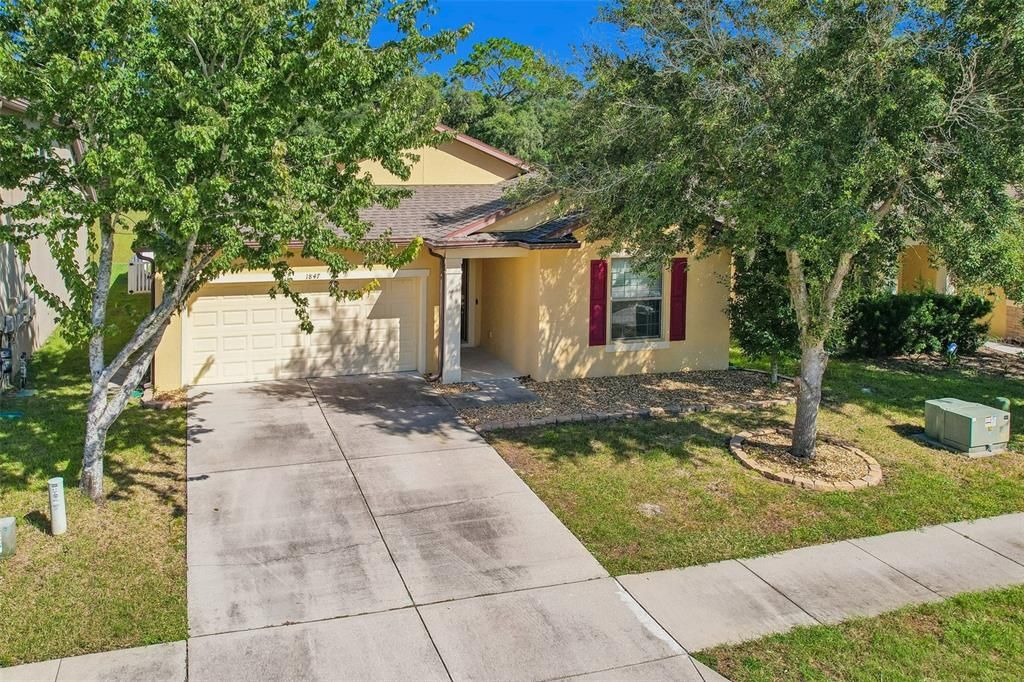 For Sale: $299,900 (3 beds, 2 baths, 1443 Square Feet)