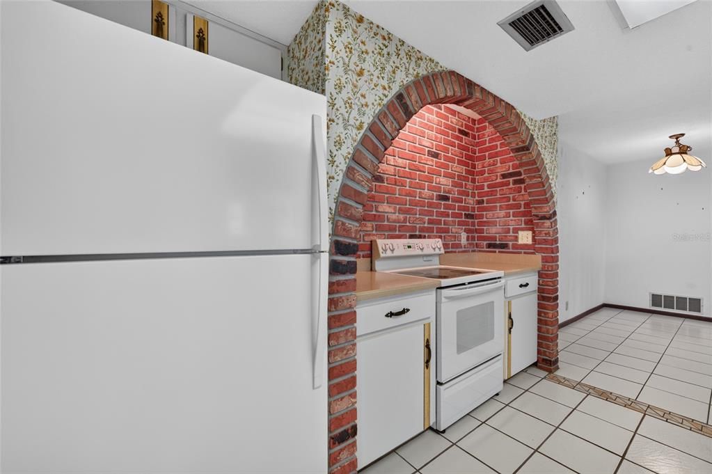 For Sale: $299,900 (3 beds, 2 baths, 1724 Square Feet)