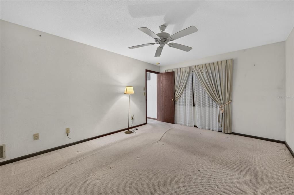 For Sale: $299,900 (3 beds, 2 baths, 1724 Square Feet)