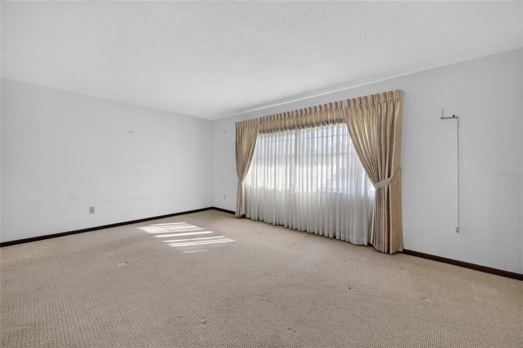 For Sale: $299,900 (3 beds, 2 baths, 1724 Square Feet)