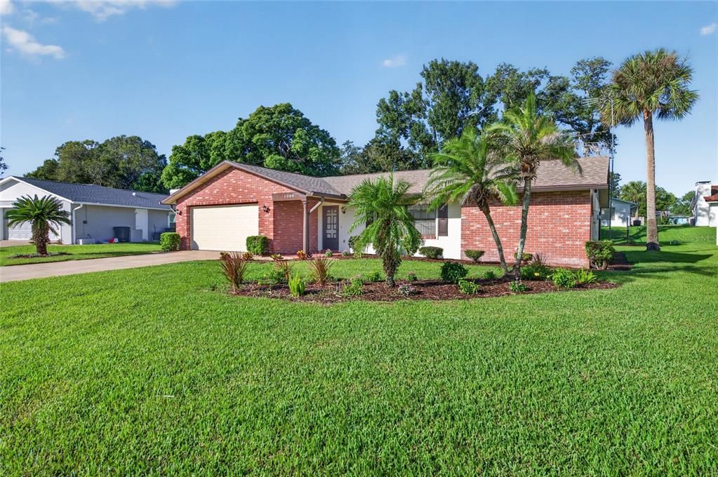 For Sale: $299,900 (3 beds, 2 baths, 1724 Square Feet)