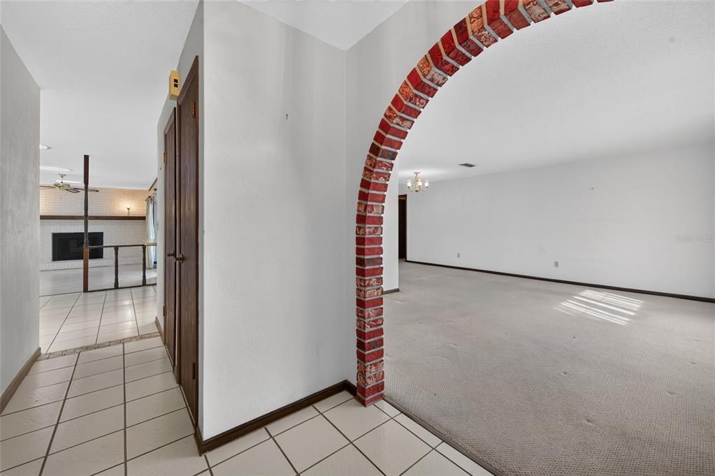 For Sale: $299,900 (3 beds, 2 baths, 1724 Square Feet)