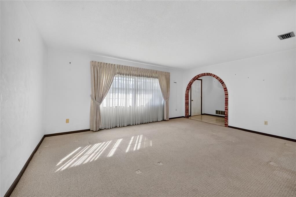 For Sale: $299,900 (3 beds, 2 baths, 1724 Square Feet)