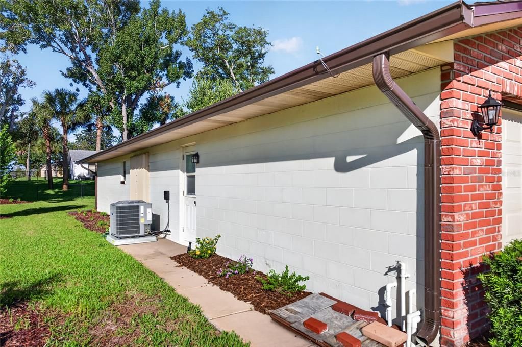 For Sale: $299,900 (3 beds, 2 baths, 1724 Square Feet)