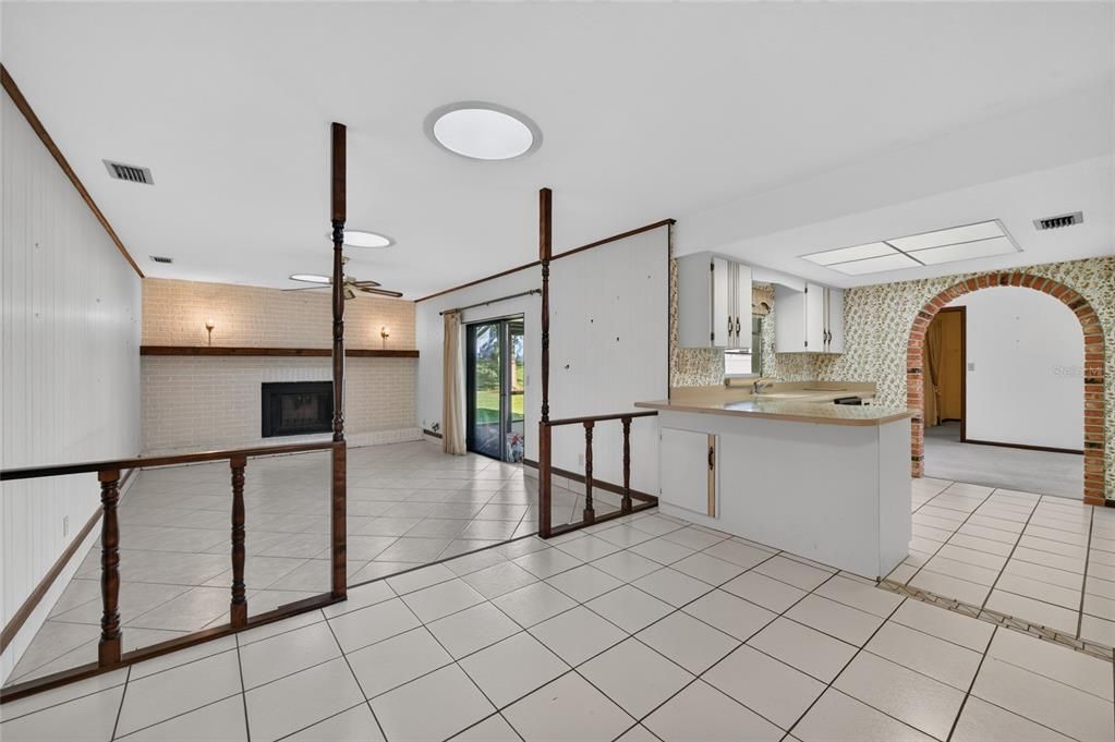 For Sale: $299,900 (3 beds, 2 baths, 1724 Square Feet)