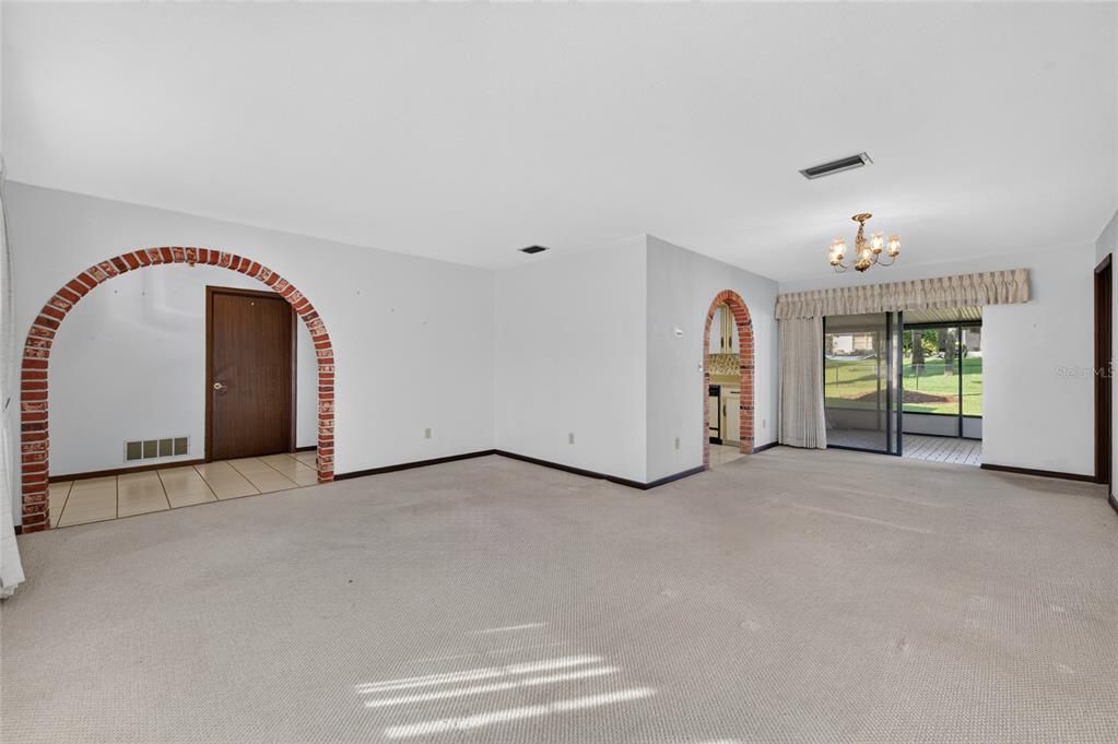 For Sale: $299,900 (3 beds, 2 baths, 1724 Square Feet)