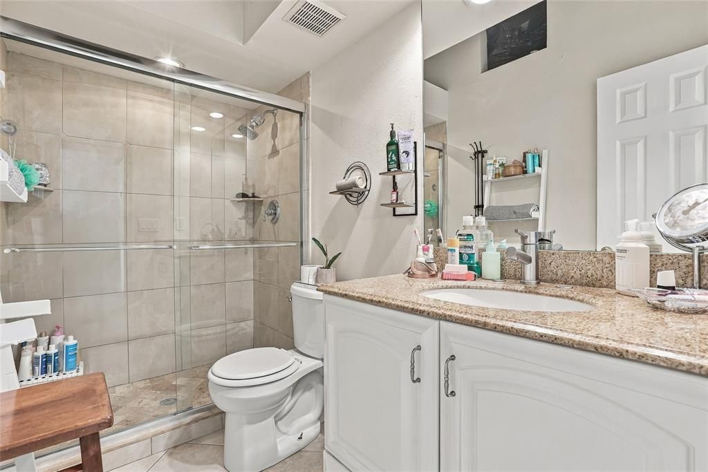 На продажу: $159,000 (2 спален, 1 ванн, 847 Квадратных фут)