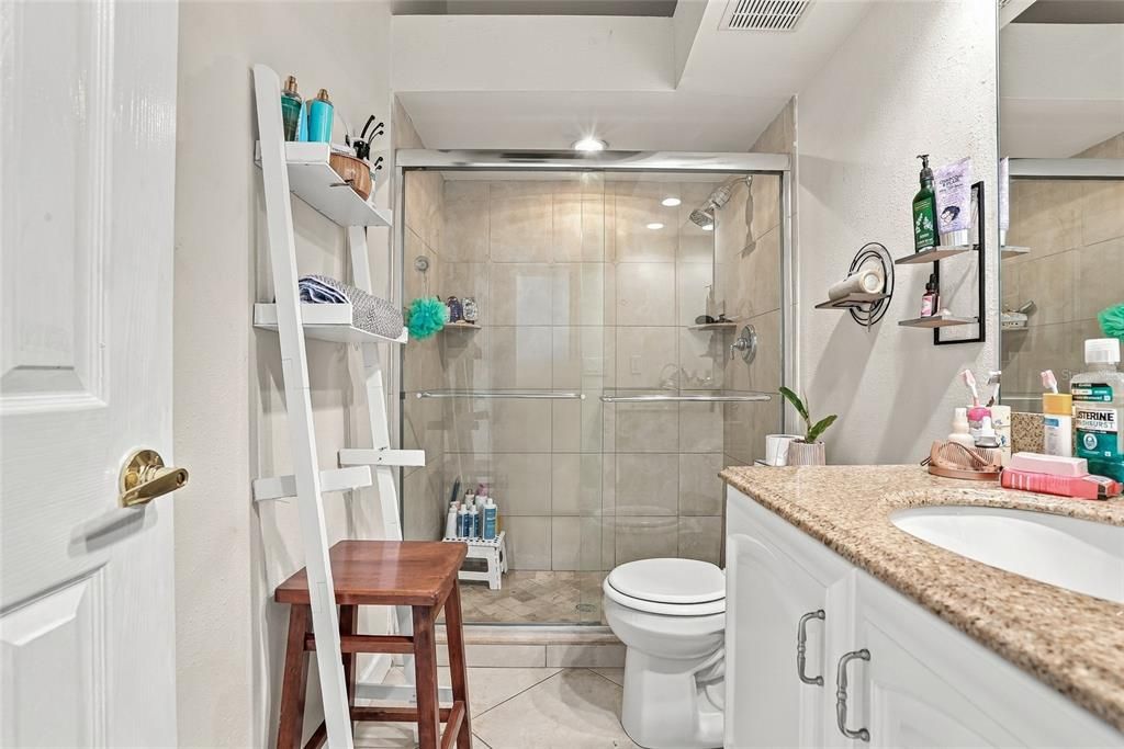 На продажу: $159,000 (2 спален, 1 ванн, 847 Квадратных фут)