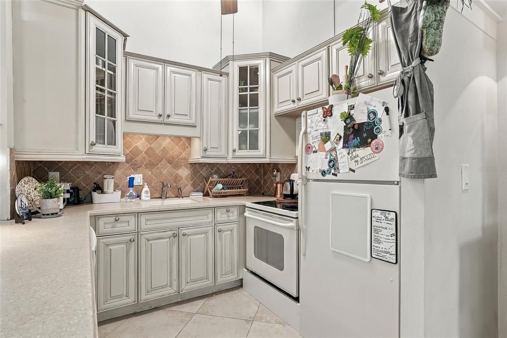На продажу: $159,000 (2 спален, 1 ванн, 847 Квадратных фут)