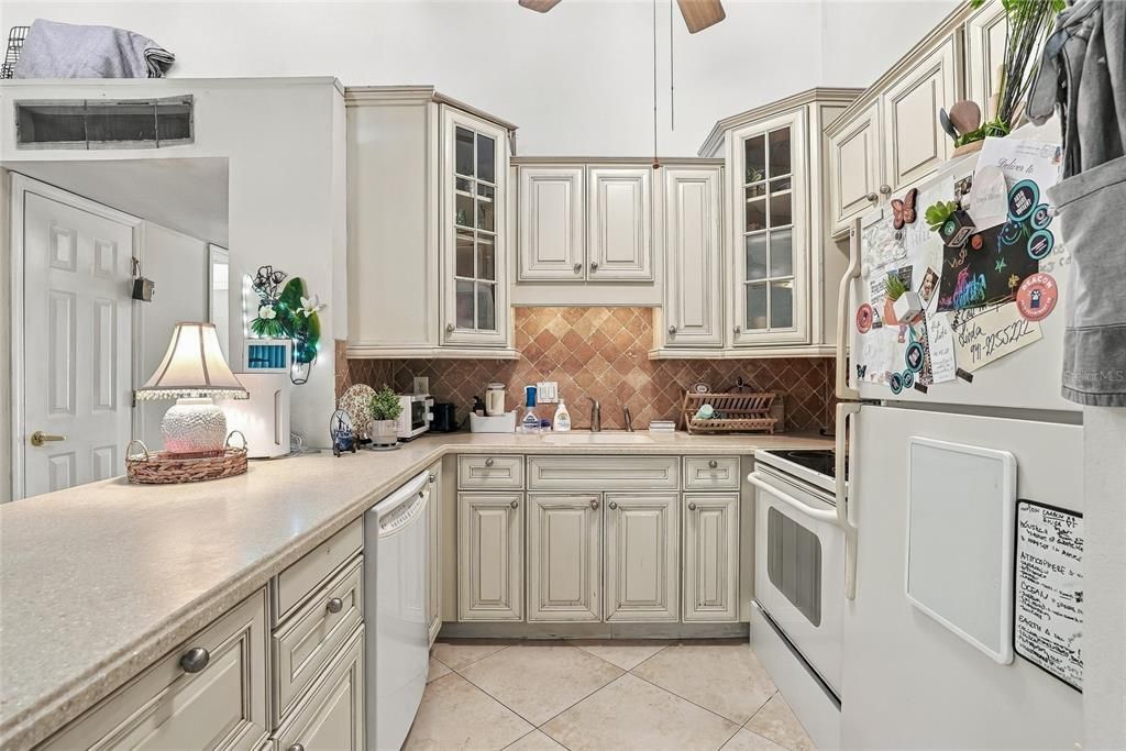 На продажу: $159,000 (2 спален, 1 ванн, 847 Квадратных фут)