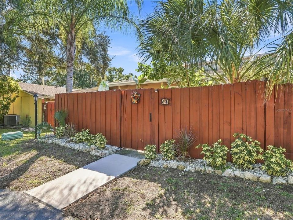 На продажу: $159,000 (2 спален, 1 ванн, 847 Квадратных фут)
