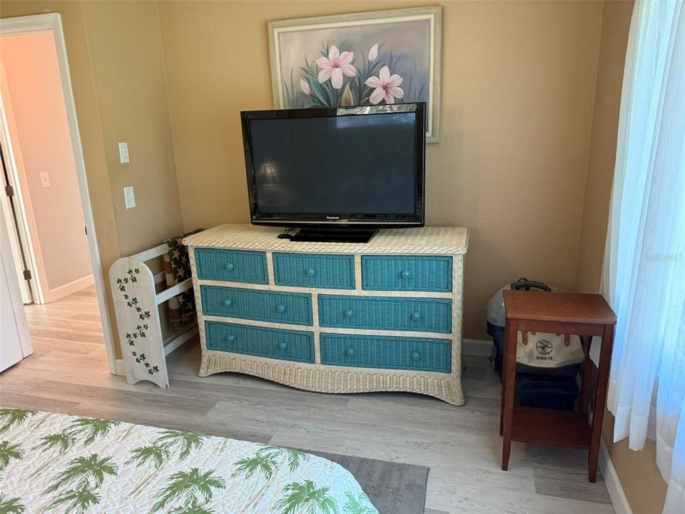For Sale: $259,900 (2 beds, 2 baths, 910 Square Feet)