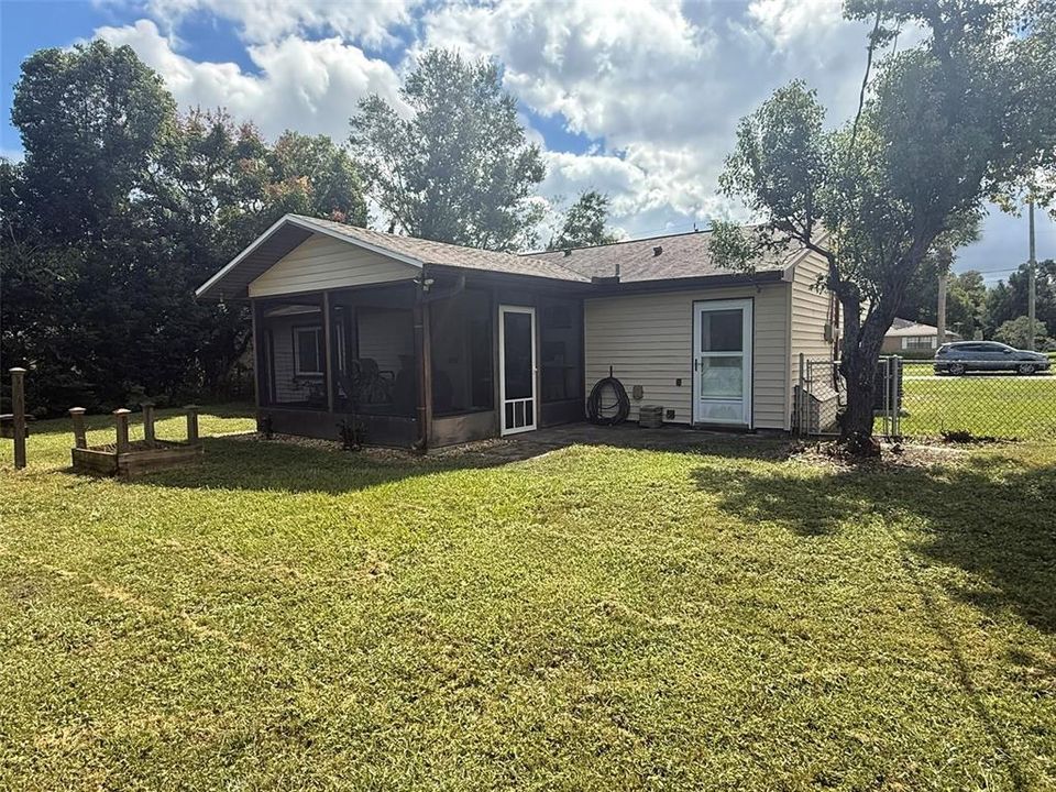 For Sale: $259,900 (2 beds, 2 baths, 910 Square Feet)