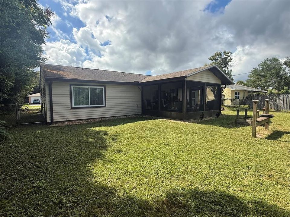 For Sale: $259,900 (2 beds, 2 baths, 910 Square Feet)