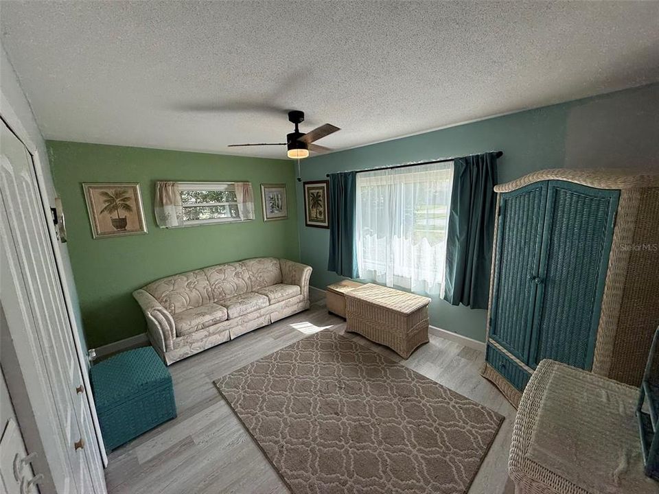For Sale: $259,900 (2 beds, 2 baths, 910 Square Feet)