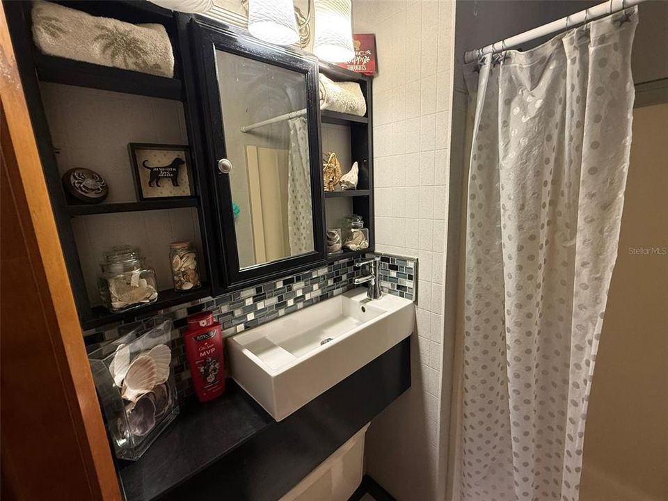 For Sale: $259,900 (2 beds, 2 baths, 910 Square Feet)