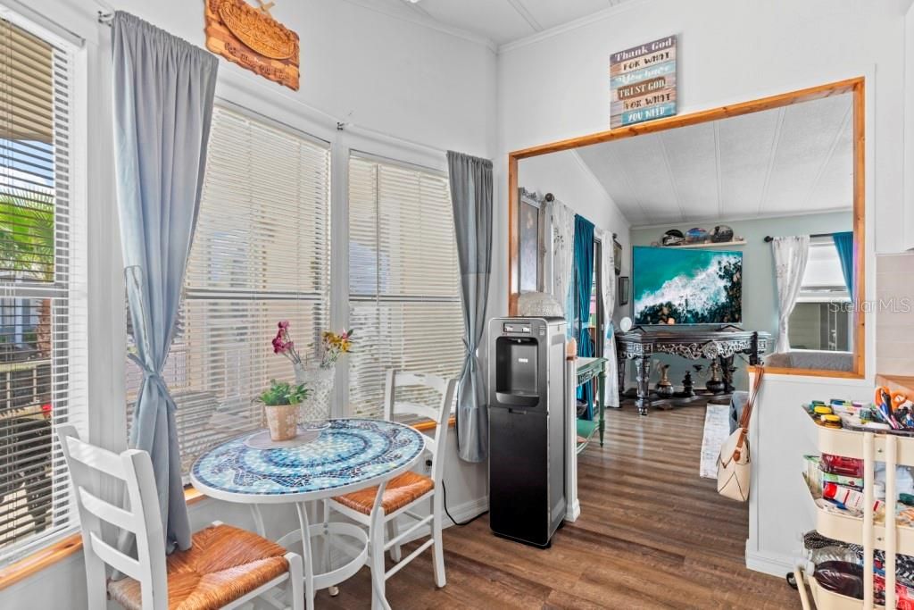 На продажу: $190,000 (2 спален, 2 ванн, 1208 Квадратных фут)