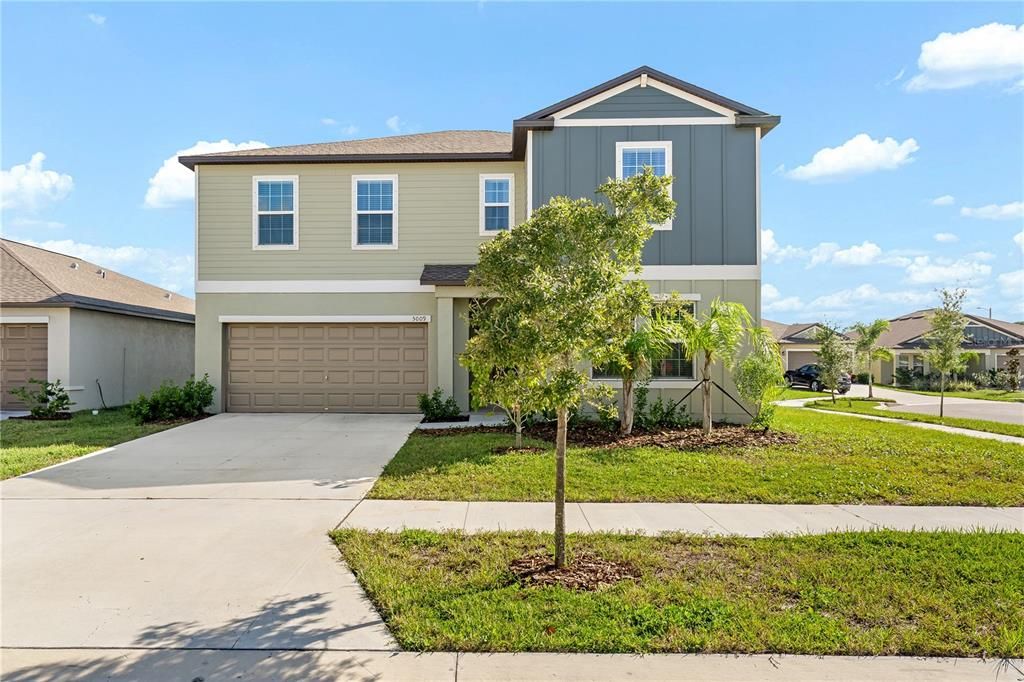 For Sale: $574,999 (6 beds, 3 baths, 3362 Square Feet)