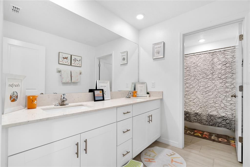 For Sale: $574,999 (6 beds, 3 baths, 3362 Square Feet)