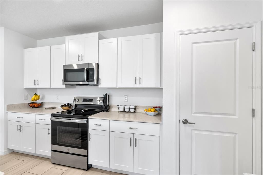 For Sale: $574,999 (6 beds, 3 baths, 3362 Square Feet)