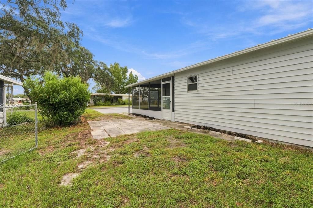 For Sale: $149,000 (2 beds, 1 baths, 744 Square Feet)