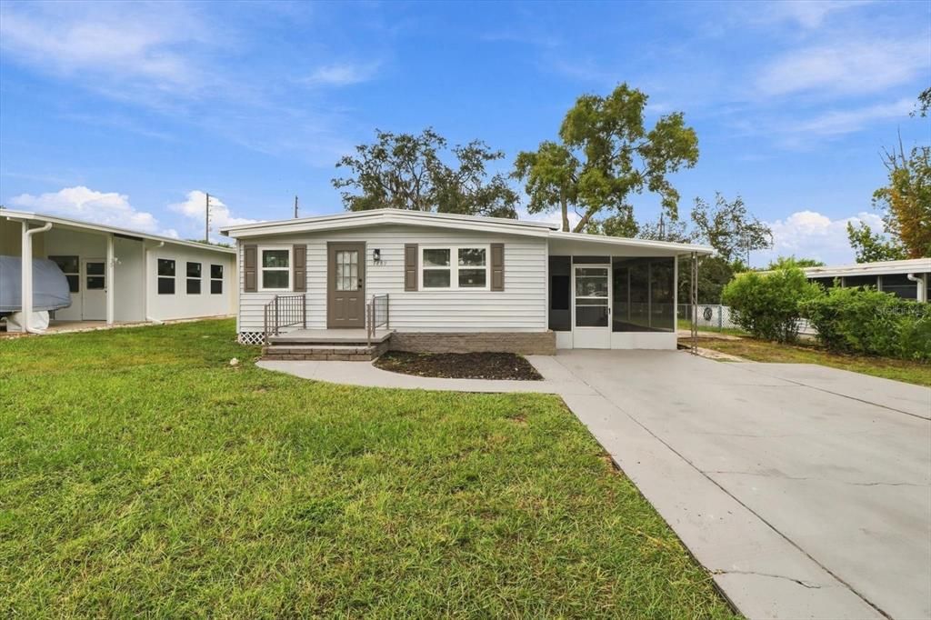 For Sale: $149,000 (2 beds, 1 baths, 744 Square Feet)