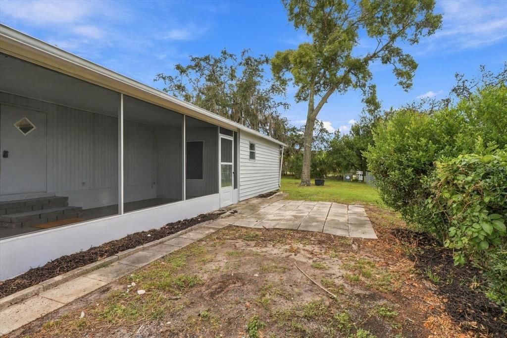For Sale: $149,000 (2 beds, 1 baths, 744 Square Feet)