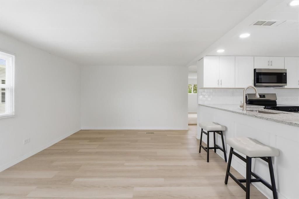 For Sale: $149,000 (2 beds, 1 baths, 744 Square Feet)