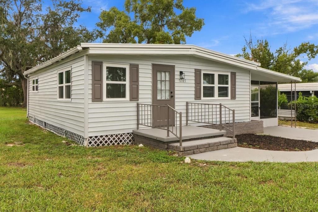 For Sale: $149,000 (2 beds, 1 baths, 744 Square Feet)