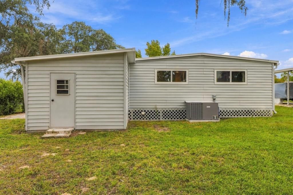 For Sale: $149,000 (2 beds, 1 baths, 744 Square Feet)