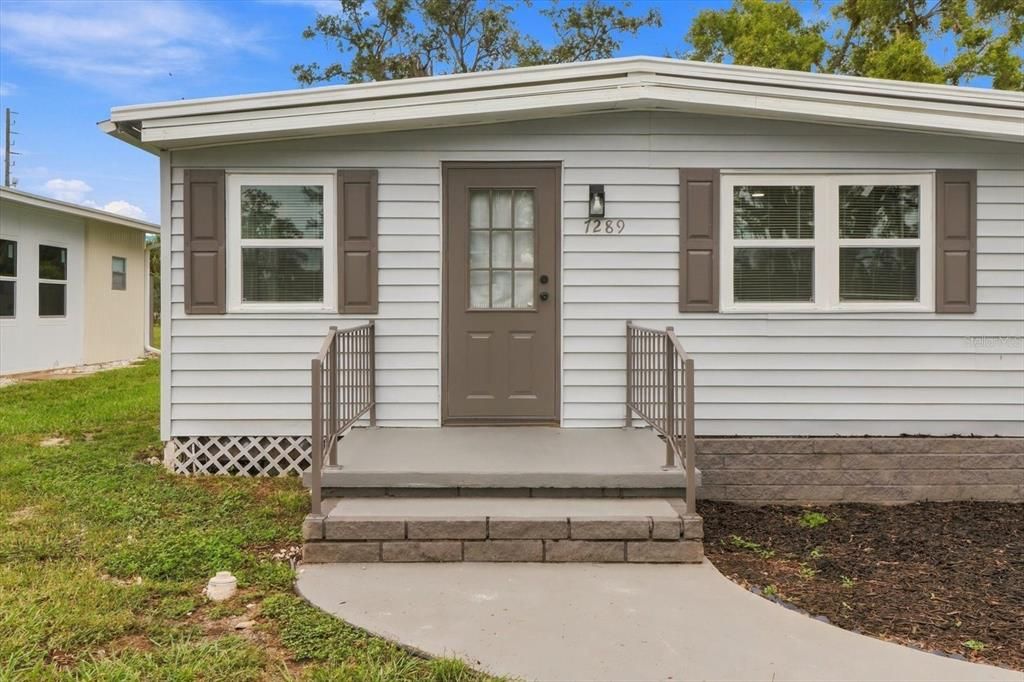 For Sale: $149,000 (2 beds, 1 baths, 744 Square Feet)