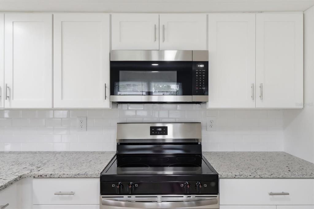 For Sale: $149,000 (2 beds, 1 baths, 744 Square Feet)