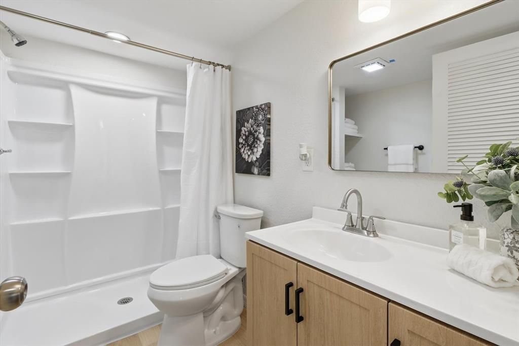 For Sale: $149,000 (2 beds, 1 baths, 744 Square Feet)