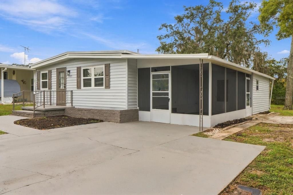For Sale: $149,000 (2 beds, 1 baths, 744 Square Feet)