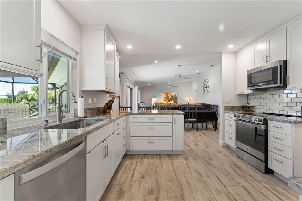 На продажу: $695,000 (3 спален, 2 ванн, 1809 Квадратных фут)