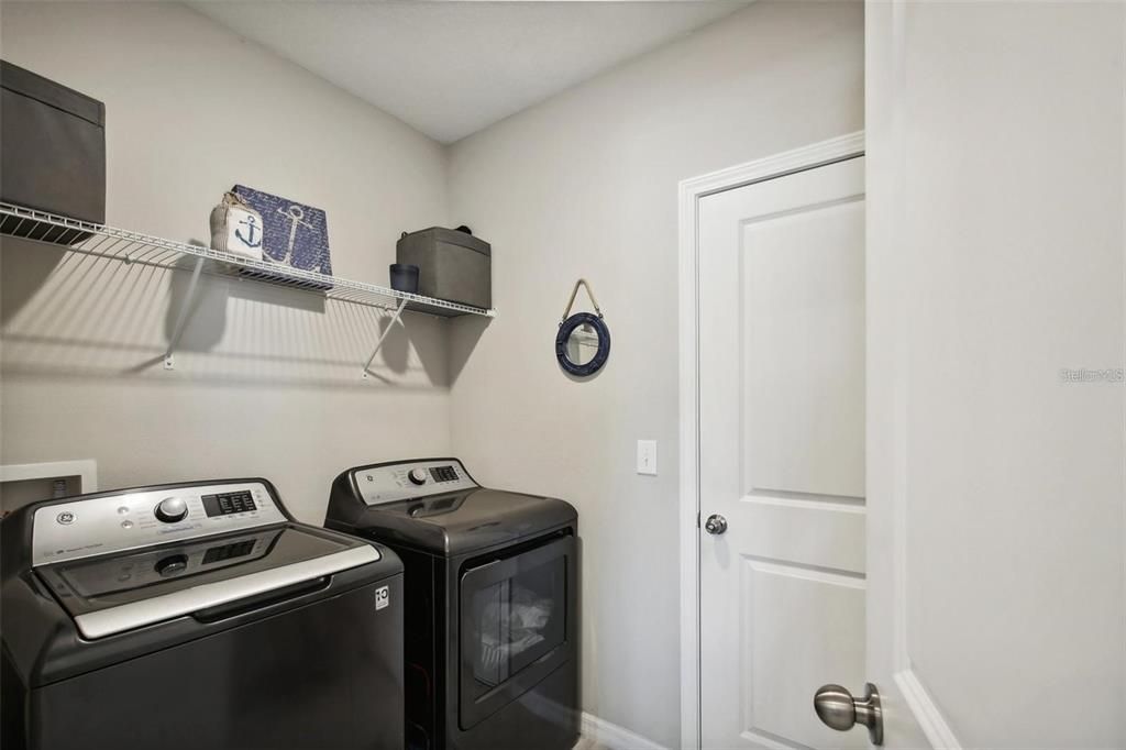 For Sale: $369,999 (5 beds, 2 baths, 2389 Square Feet)