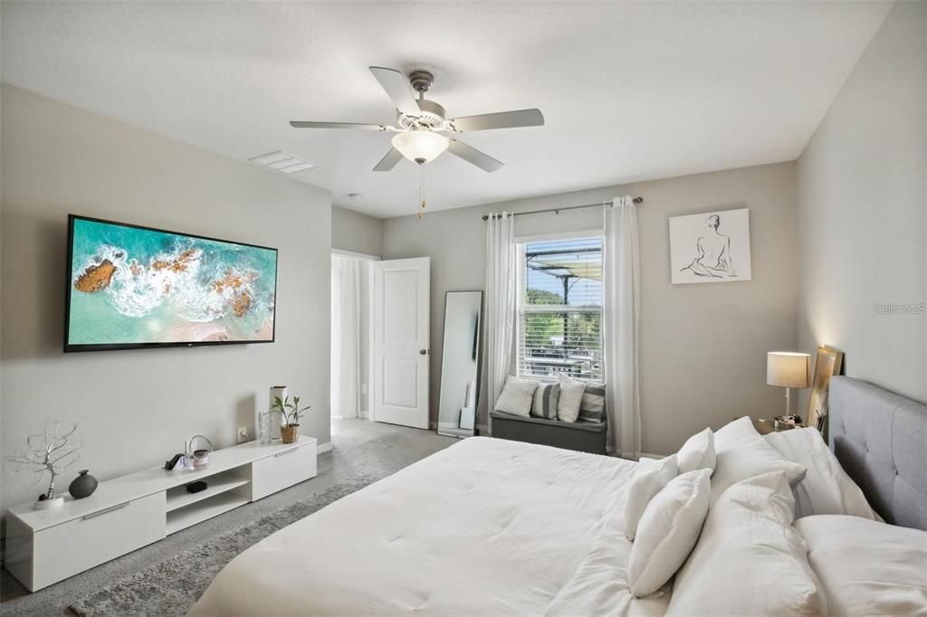 For Sale: $369,999 (5 beds, 2 baths, 2389 Square Feet)