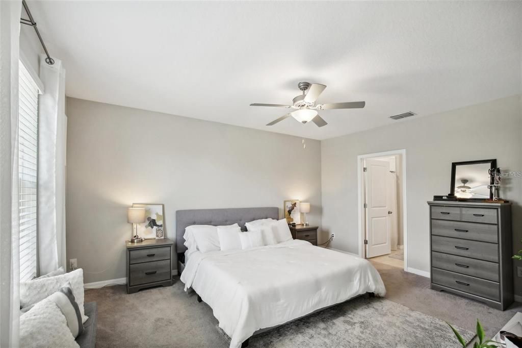 For Sale: $369,999 (5 beds, 2 baths, 2389 Square Feet)