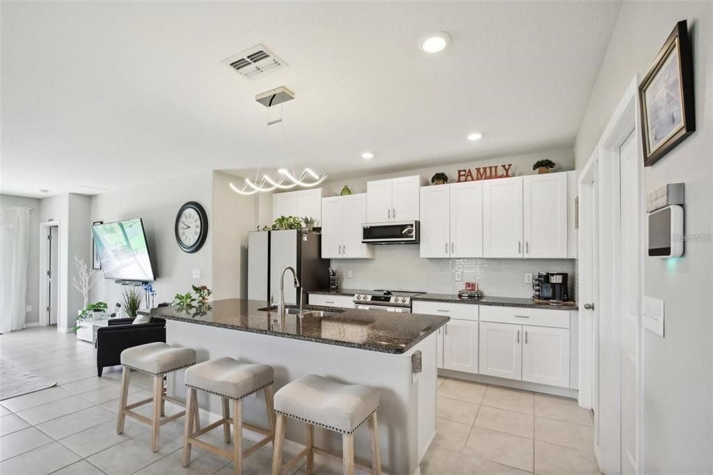 For Sale: $369,999 (5 beds, 2 baths, 2389 Square Feet)