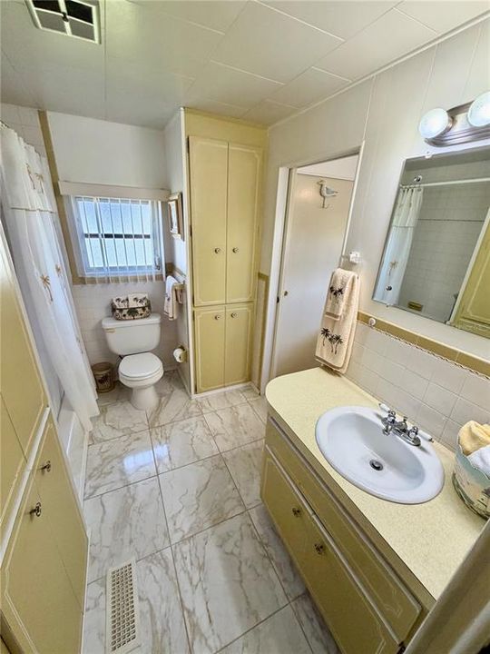 На продажу: $124,900 (2 спален, 1 ванн, 891 Квадратных фут)