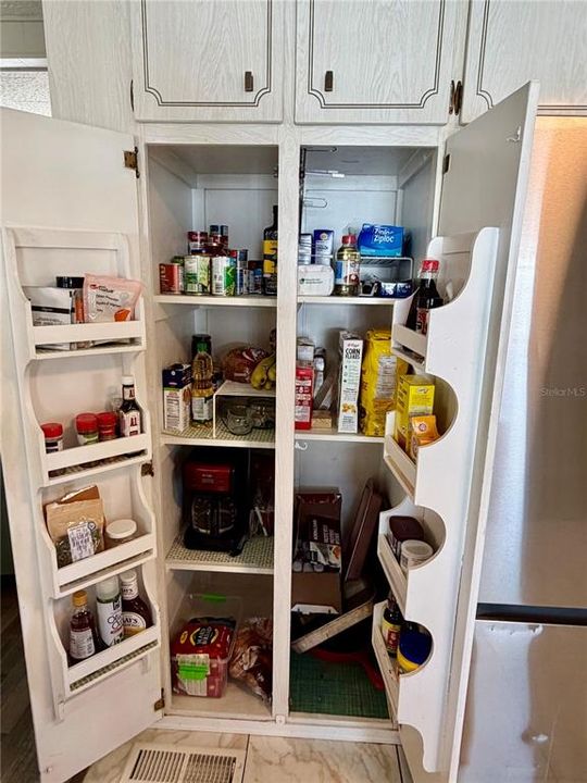 На продажу: $124,900 (2 спален, 1 ванн, 891 Квадратных фут)
