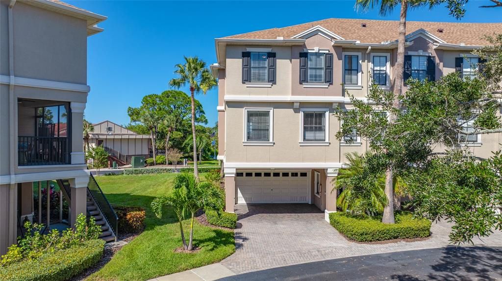 For Sale: $1,088,800 (3 beds, 2 baths, 2473 Square Feet)