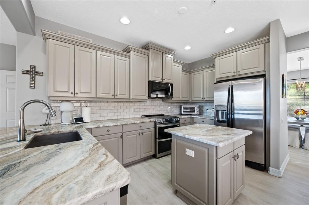 For Sale: $1,088,800 (3 beds, 2 baths, 2473 Square Feet)