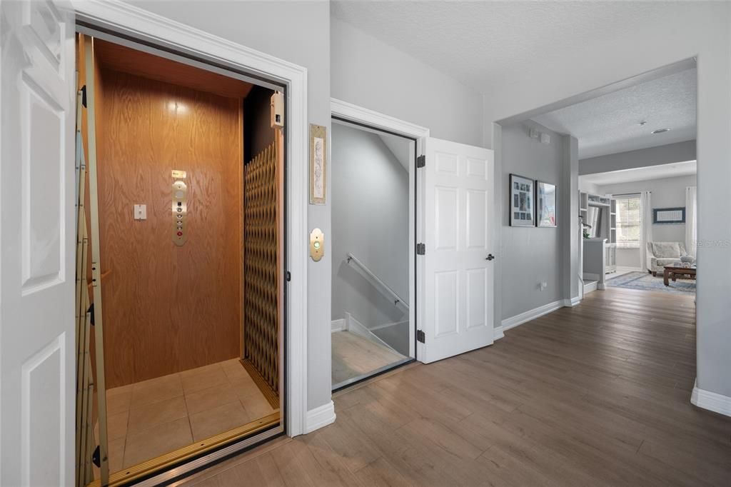 For Sale: $1,088,800 (3 beds, 2 baths, 2473 Square Feet)