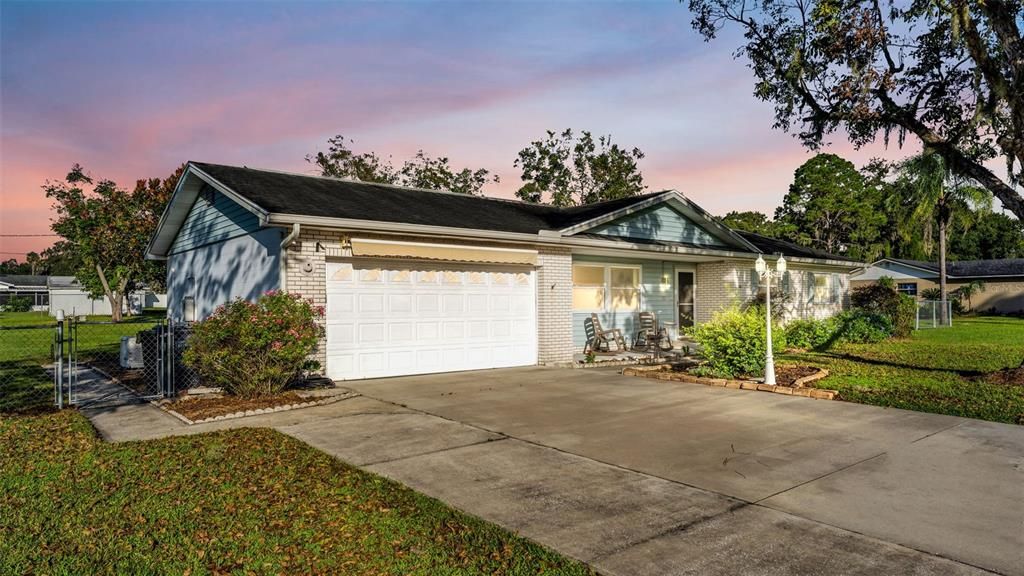 For Sale: $335,000 (3 beds, 2 baths, 1464 Square Feet)
