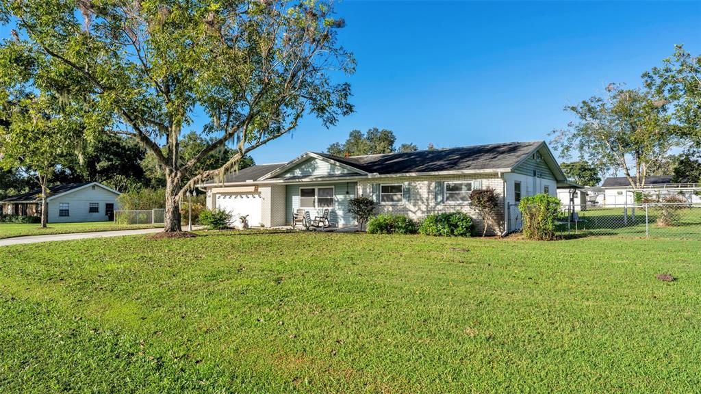 For Sale: $335,000 (3 beds, 2 baths, 1464 Square Feet)