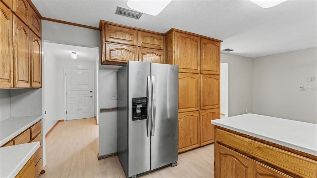 For Sale: $335,000 (3 beds, 2 baths, 1464 Square Feet)