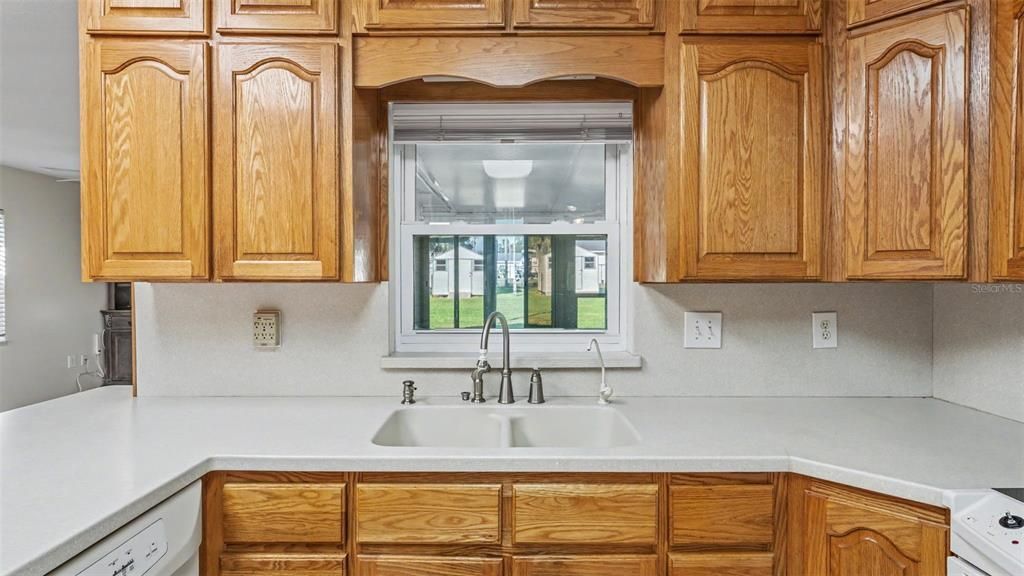 For Sale: $335,000 (3 beds, 2 baths, 1464 Square Feet)