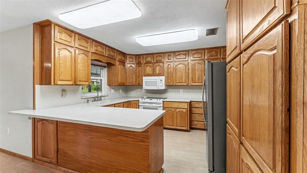 For Sale: $335,000 (3 beds, 2 baths, 1464 Square Feet)